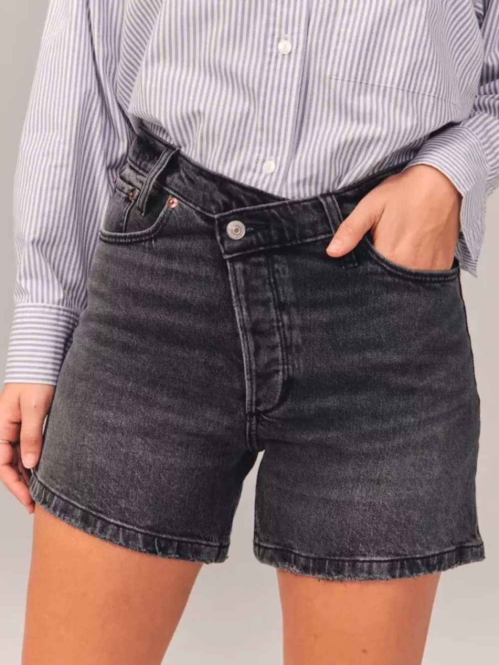 ABERCROMBIE AND FITCH THE DAD HIGH RISE CROSSOVER SHORTS